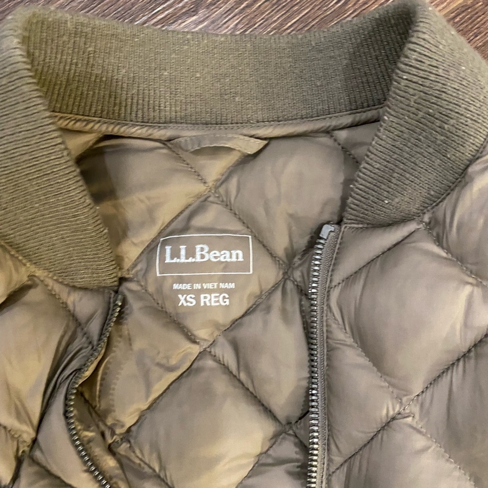 LL Beam quilted jacket color: olive green. Size XS.